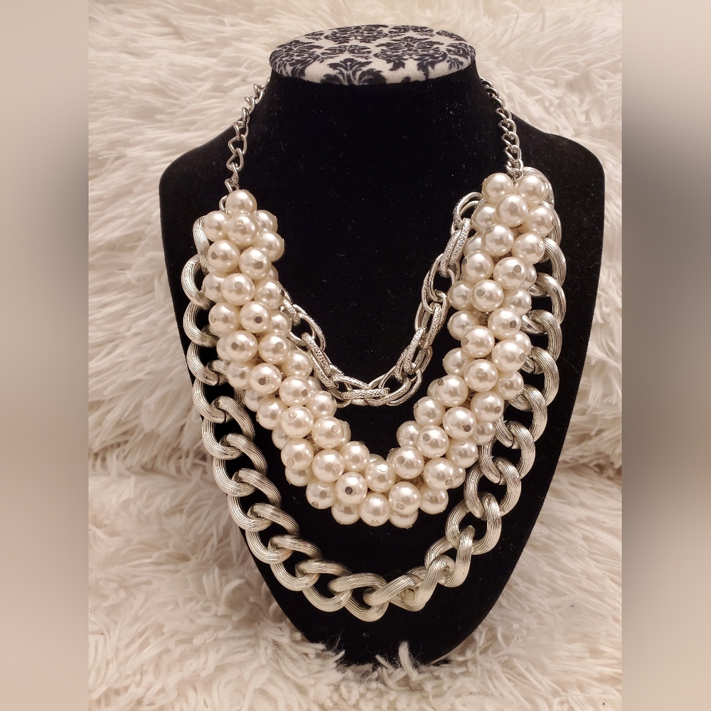 NWT Necklace and Earrings Set